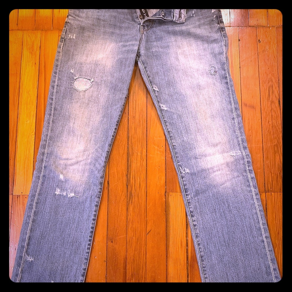 Great pair of Lucky Brand 221 Slim Straight Jeans.